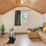 Nyaraló House